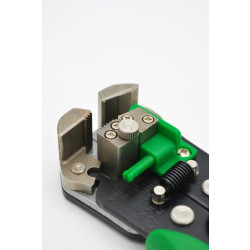 Купити Кліщі для обтискача клем і зняття ізоляції посилені TOPTUL DKAA2226