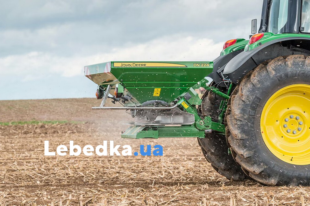 Как выбрать разбрасыватель удобрений: от классики до управления со смартфона